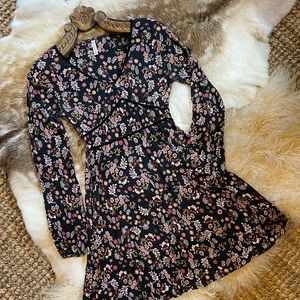 Black Calico Floral Long Balloon Sleeved Dress